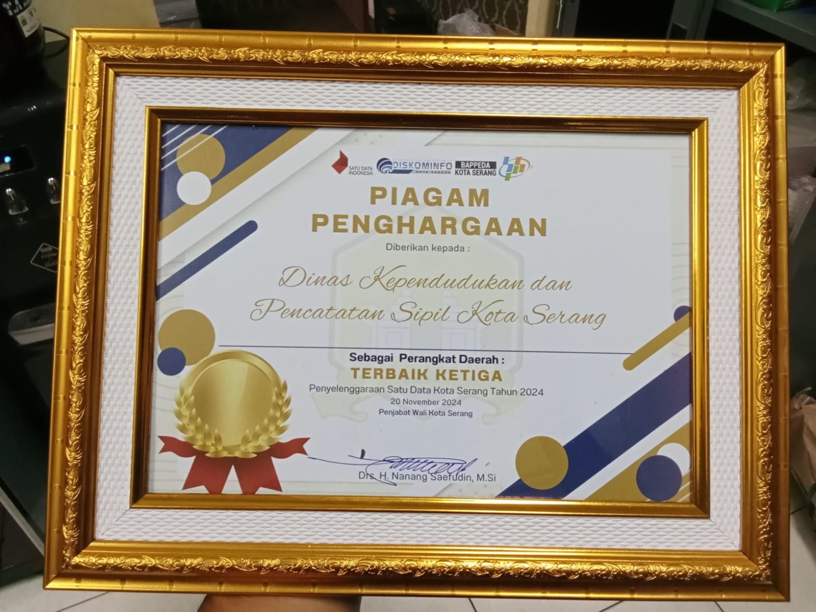Disdukcapil Raih Penghargaan Penyelenggara Satu Data Kota Serang 2024