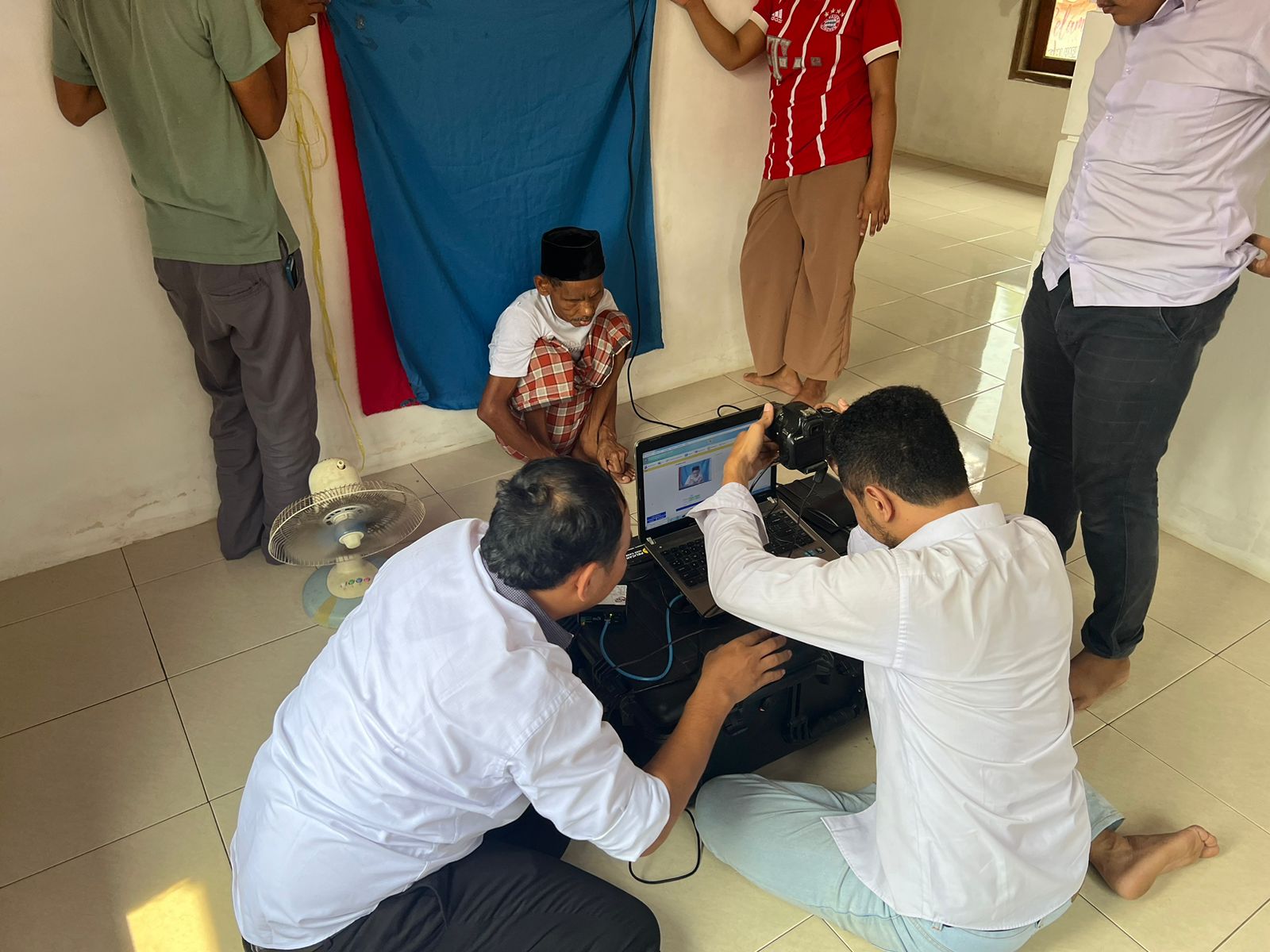 Pelayanan Prioritas (Distabilitas) Perekaman KTP-EL Lokasi Gunung Gedor Kel Sayar Kec Taktakan