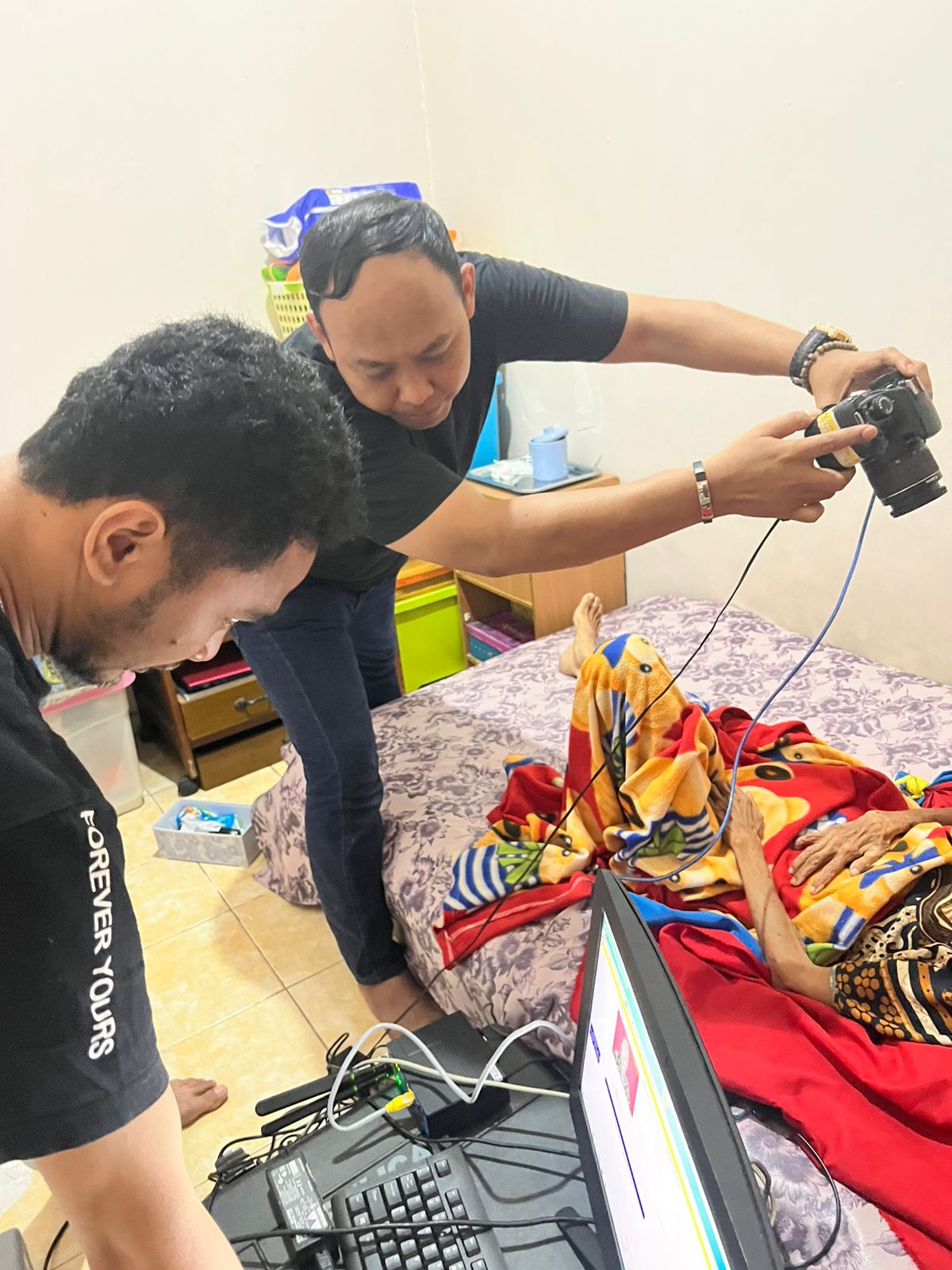 Pelayanan Prioritas Warga Lansia sakit tidak bisa berjalan. Jum'at 19 September 2025, Ciracas, Kota Serang