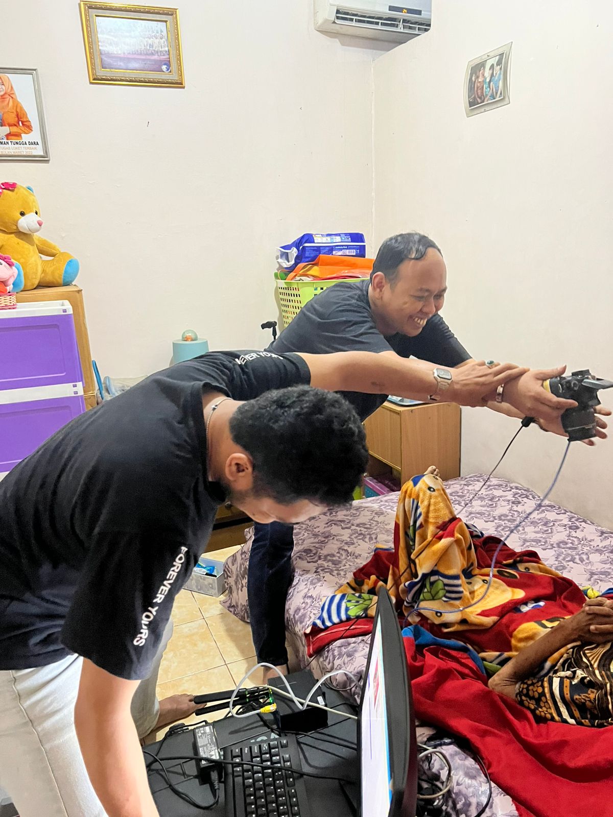 Pelayanan Prioritas Warga Lansia sakit tidak bisa berjalan. Jum'at 19 September 2025, Ciracas, Kota Serang